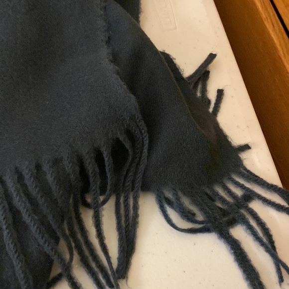 100% Cashmere Scarf - Picture 2 of 2
